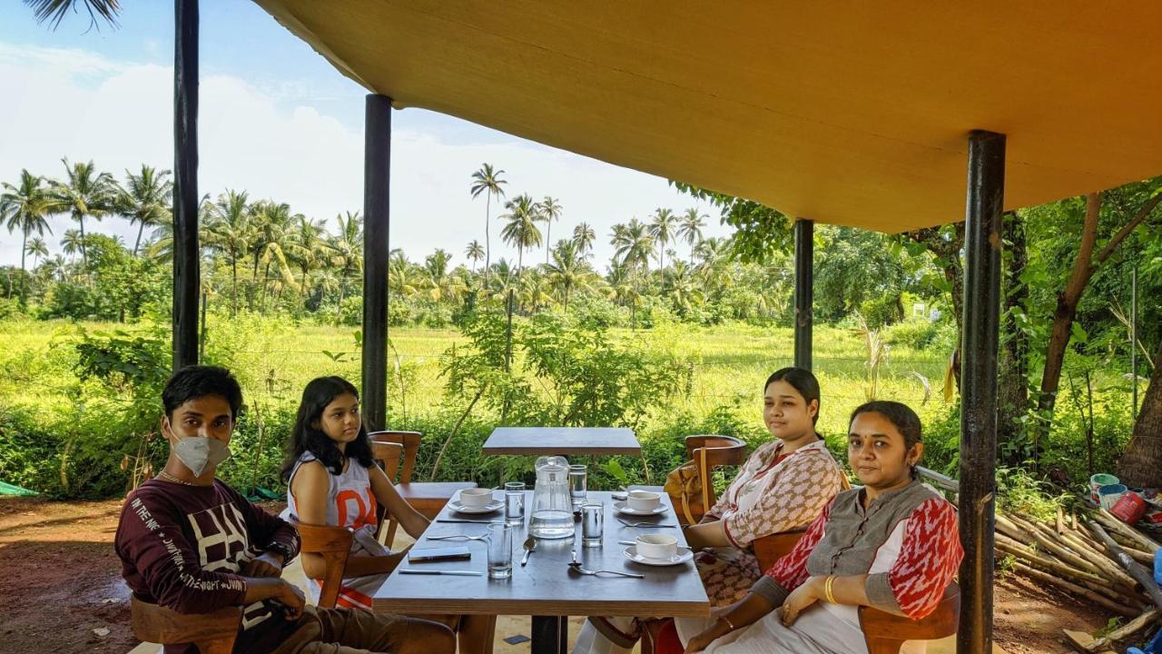 Shunyachi Lotusfeet Hotel Morjim Exterior photo