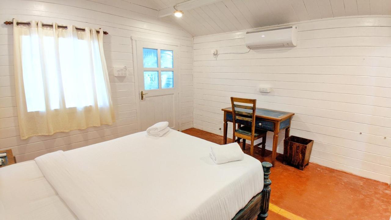 Shunyachi Lotusfeet Hotel Morjim Exterior photo