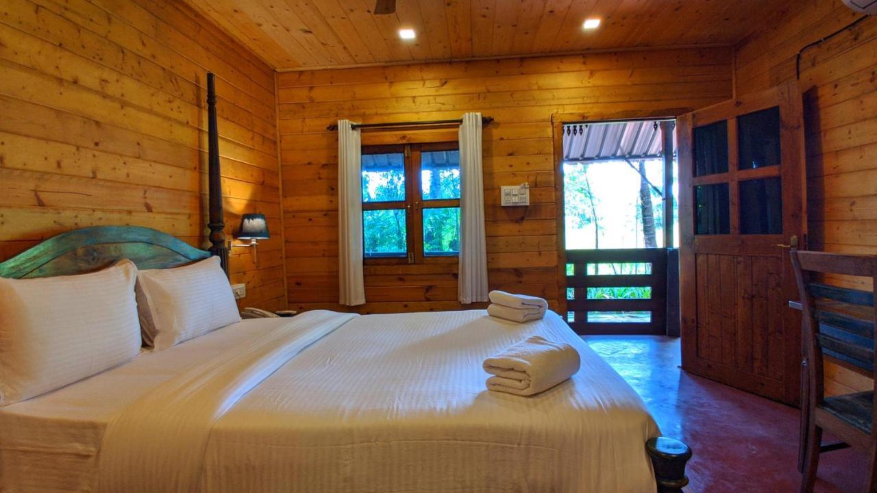Shunyachi Lotusfeet Hotel Morjim Exterior photo
