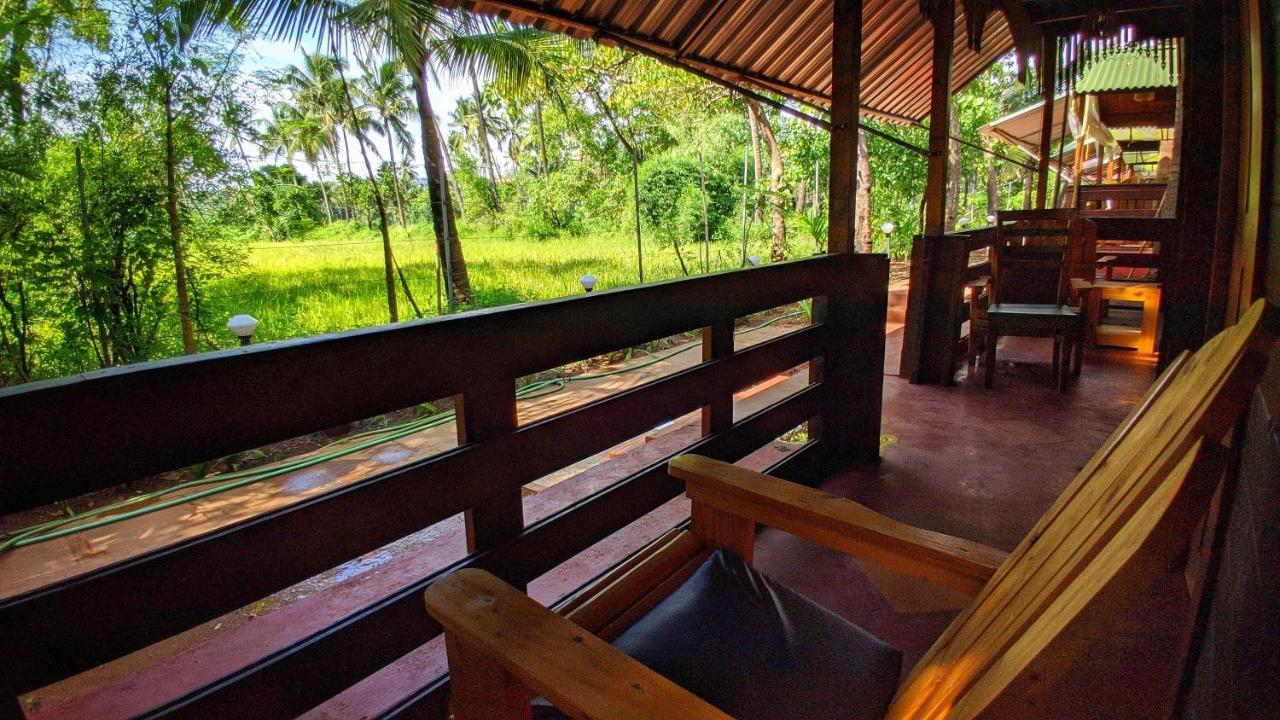Shunyachi Lotusfeet Hotel Morjim Exterior photo